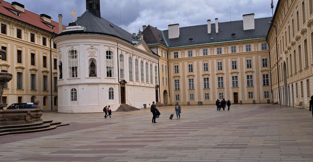 Prague Castle and Interiors, With Entrance - Guided Tour Experience