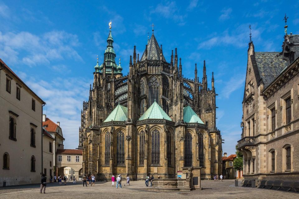Prague Castle Golden Lane St Vitus Cathedral Tour & Tickets - Maximum Participants and Accessibility
