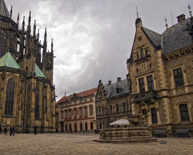 Prague: Grand City Tour by Bus and by Foot - Tour Experience