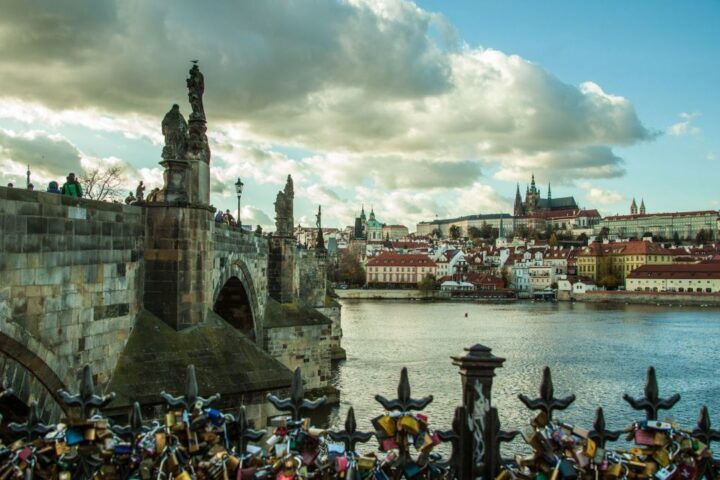 Prague: Old Town and Jewish Quarter Guided Tour in German - Booking Information