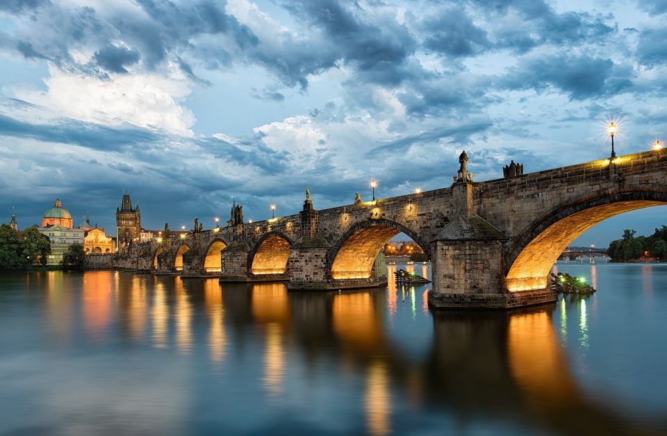 Prague Sightseeing Tour With Lunch - Experience