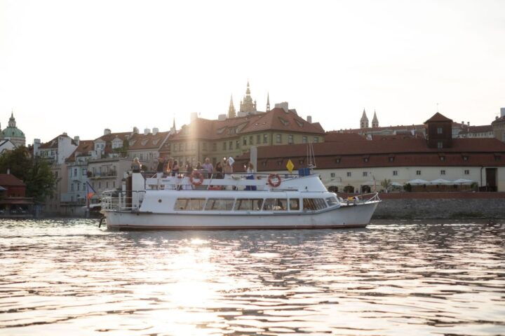 Prague: Vltava River Private Boat Party With Drinks - Experience