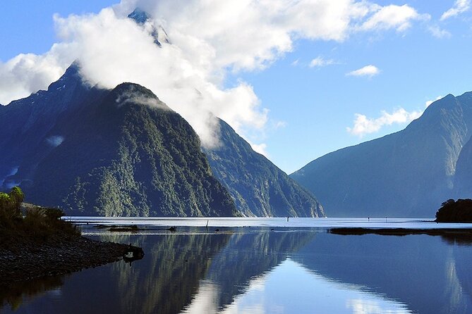 Premium Milford Sound and Te Anau Highlights 2 Days Small Group Tour - Itinerary Overview