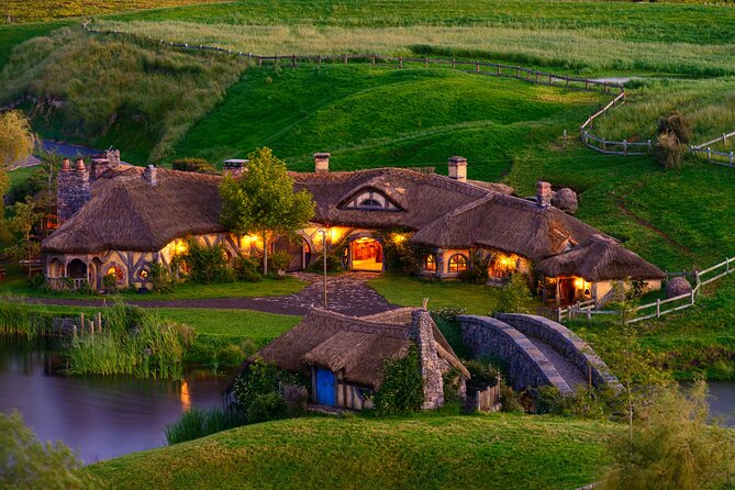 Private 2 Day Tour: Hobbiton, Waitomo, Rotorua Geothermal & Hamilton Gardens - Itinerary Highlights