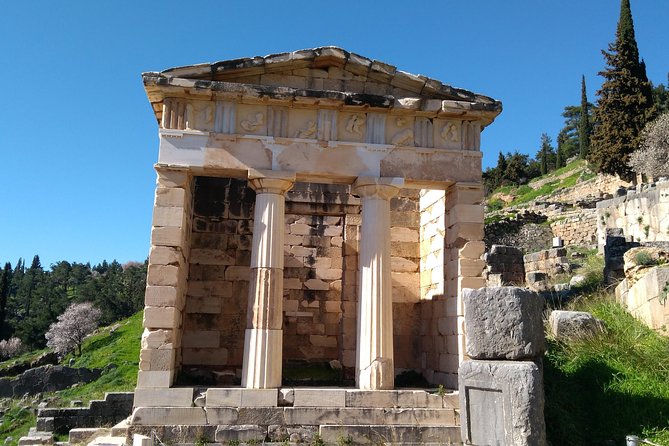 Private Delphi and Hosios Loukas Monastery - Great Lunch and Drinks Included - Logistics and Booking Information