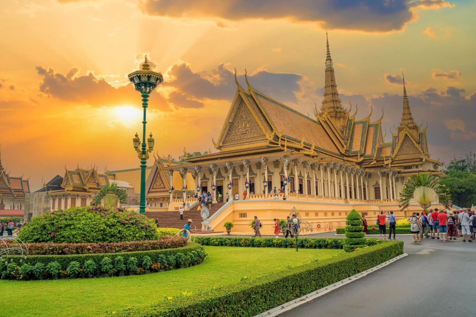 Private Phnom Penh Day Tour : Explore All Highlights Sites - Historical Sites Exploration