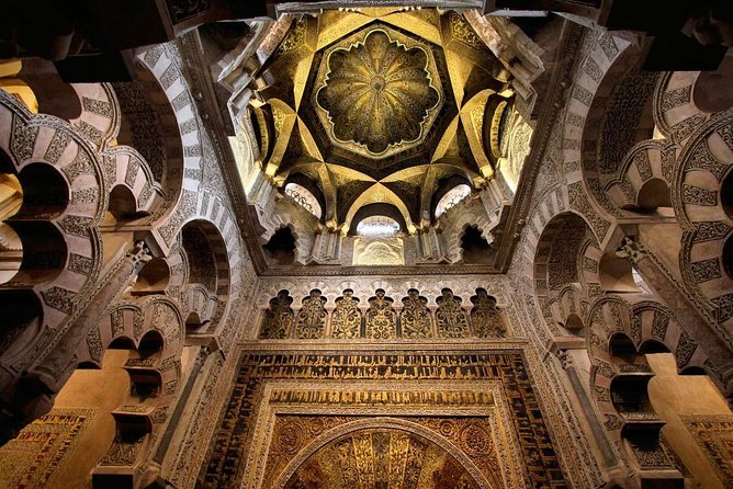 Private Visit Mosque-Cathedral, Jewish Quarter, Alcazar and Synagogue - Private Guided Tour Experience