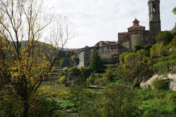 Pyrenees Medieval Village Hike From Barcelona - Inclusions