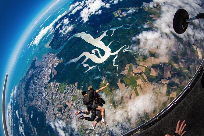 Reef and Rainforest Tandem Skydive in Cairns - Safety and Gear