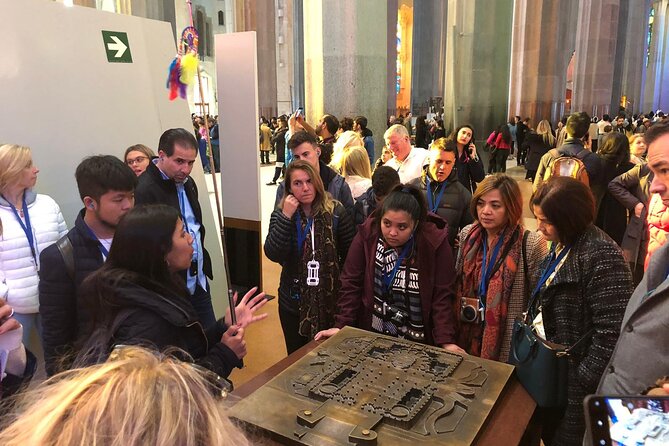 Sagrada Familia English Guided Tour & Optional Tower Access - Detailed Tour Overview
