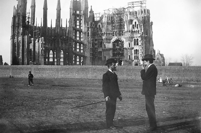 Sagrada Familia Exterior Free Tour: Stories, Secrets & Symbolism - Exterior Exploration Highlights