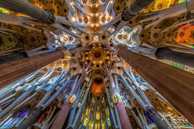 Sagrada Familia: Fast Track Guided Tour With Optional Tower - Meeting Points and Duration