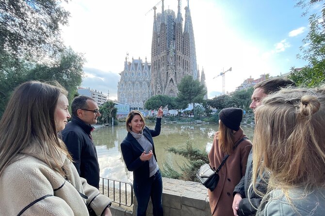 Sagrada Familia & Guell Park Small Group Tour With Drink & Tapa - Cancellation Policy Details