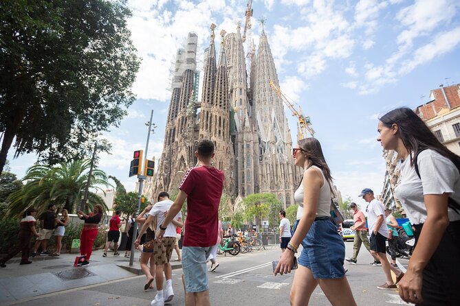 Sagrada Familia Guided Tour With Skip the Line Ticket - Booking and Cancellation Policies