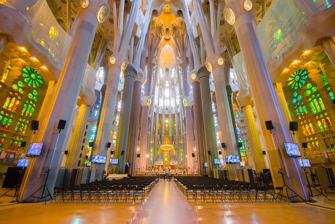 Sagrada Familia Guided Tour With Towers Access - Tour Experience