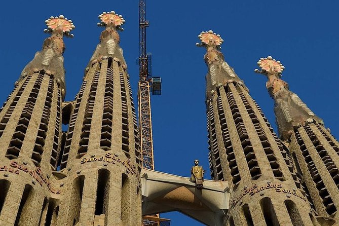 Sagrada Familia Private Tour With Skip-The-Line Ticket - Language Options and Overview