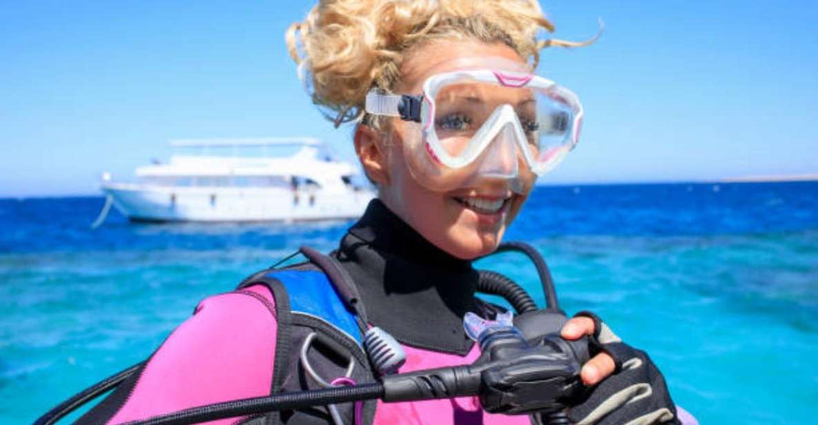 Sahl Hasheesh: Diving or Snorkeling Boat Trip With Lunch - Instructors and Languages Available
