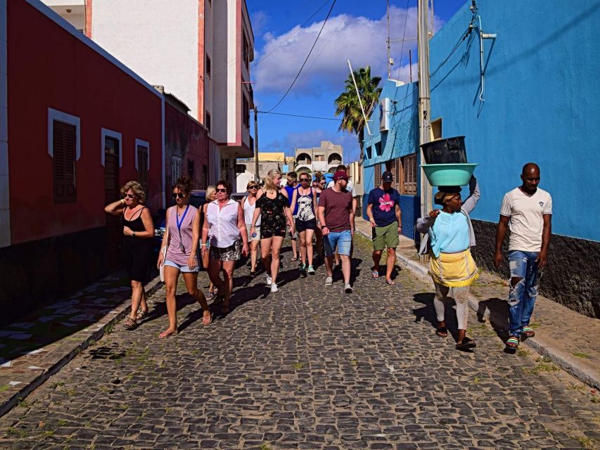 Santa Maria: Local Markets and Street Art Walking Tour - Experience Highlights