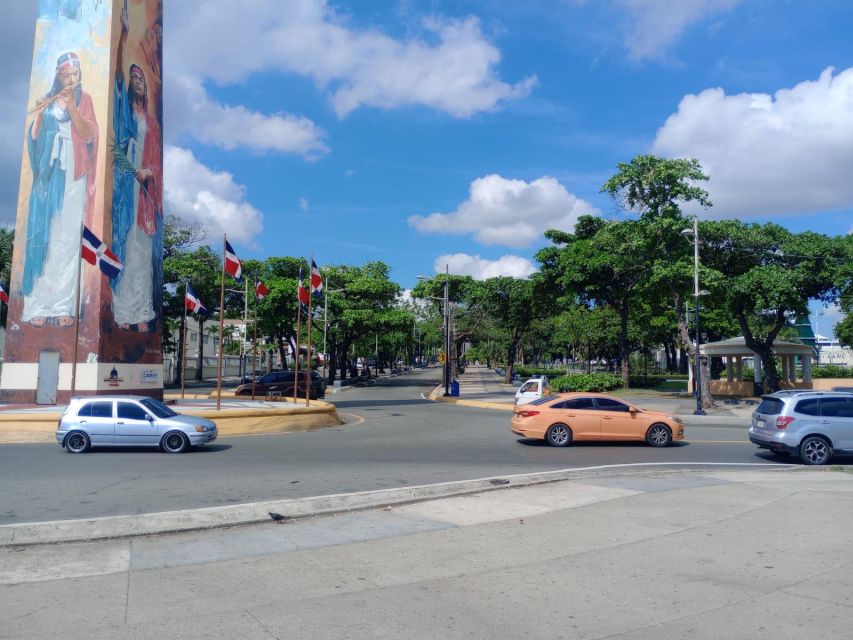 Santo Domingo: Highlights Private Tour With Lunch and Guide - Historic Buildings and Cathedral