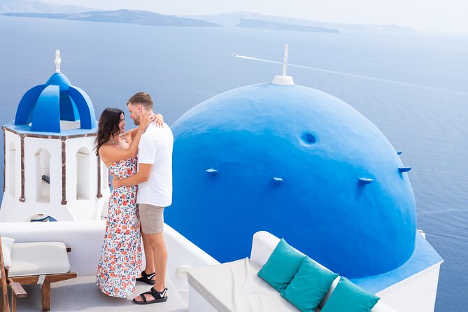 Santorini 2 Hours Private Photo-Shoot With a Professional Photographer - Inclusions