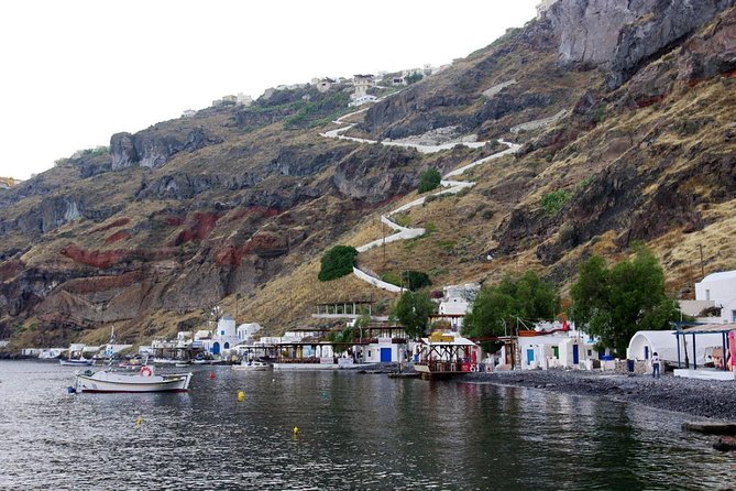 Santorini Volcanic Islands Cruise: Volcano,Hot Springs,Thirassia and Oia Sunset - Boat Amenities and Shortcomings