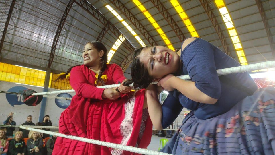 Show Cholitas Wrestling - Witness Traditional Attire and Lucha Libre