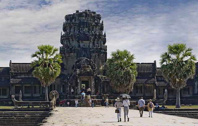 Siem Reap: Angkor Wat and Roluos Temples 2-Day Tour - Day 1 Itinerary