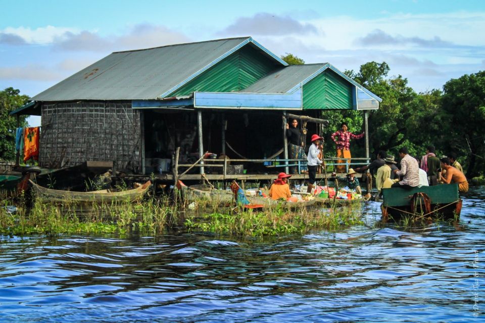 Siem Reap: Floating Village Half-Day Tour - Language and Group Size