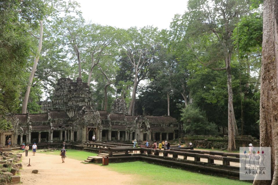 Siem Reap: Small Circuit Tour by Mini Van With English Guide - Experience Highlights