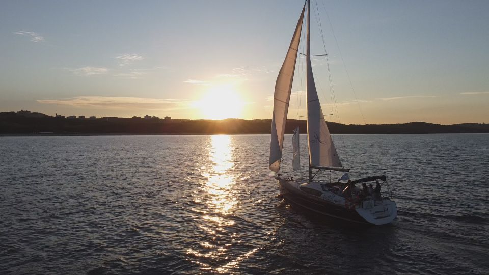 Sopot: Yacht Cruise Around the Bay - Yacht Features