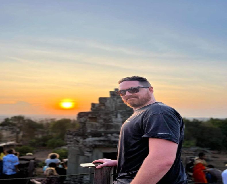 Sunset Small Groups With Massive Temples & Guide Tour - Experience Highlights