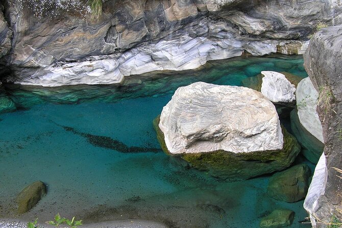 Taroko Gorge Day Tour From Taipei by Train - Explore Taroko Gorge Highlights