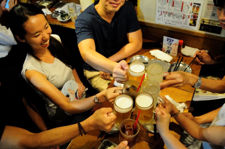 Tokyo: Shinjuku Drinks and Neon Nightlife Tour - Meeting Point and Group Size