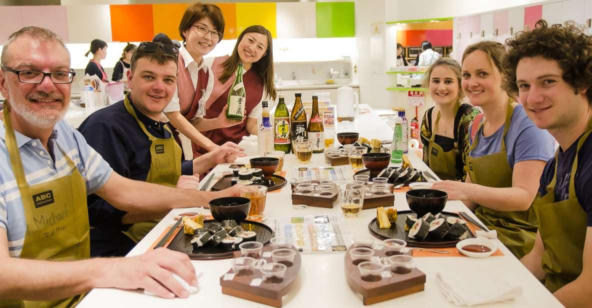 Tokyo: Tsukiji Market Walking Tour & Rolled Sushi Class - Experience