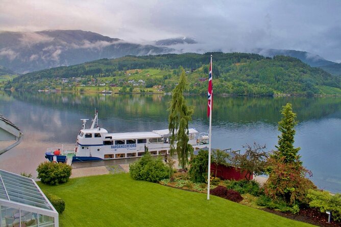 TRANSFER, LUXURY CAR 1-3 PAX: Bergen – Ulvik - Scenic Highlights Along the Route