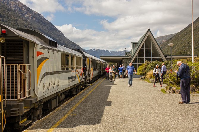 TranzAlpine Train Journey: Christchurch to Greymouth - Onboard Amenities and Services
