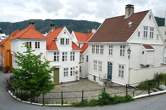 Two Hour Private Walking Tour of the Best of Bergen! - Guide Expertise