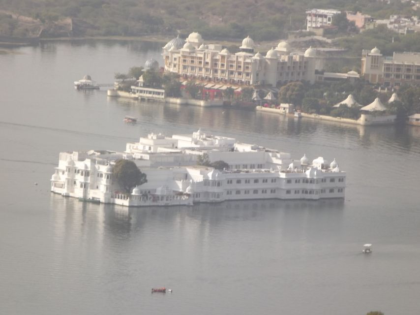 Udaipur: City Palace & Garden of Maidens Private Guided Tour - Tour Experience