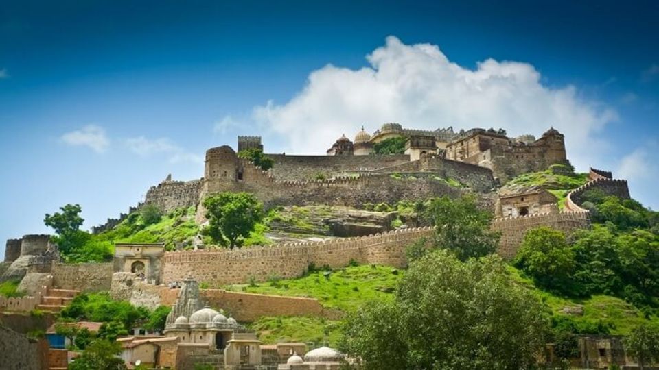 Udaipur: Full-Day Kumbhalgarh & Jain Temple Private Tour - Included Services and Group Size