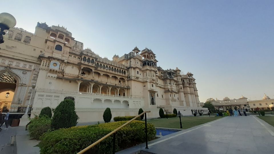 Udaipur: Private Guided City Sightseeing Tour With Tuk Tuk - Cultural Exploration