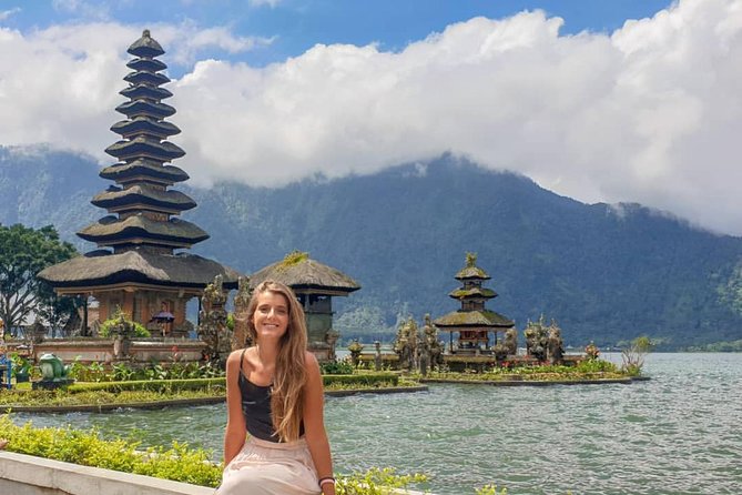 Ulundanu Temple, Handara Gate, Jatiluwih, and Tanah Lot Tour - Traveler Experiences