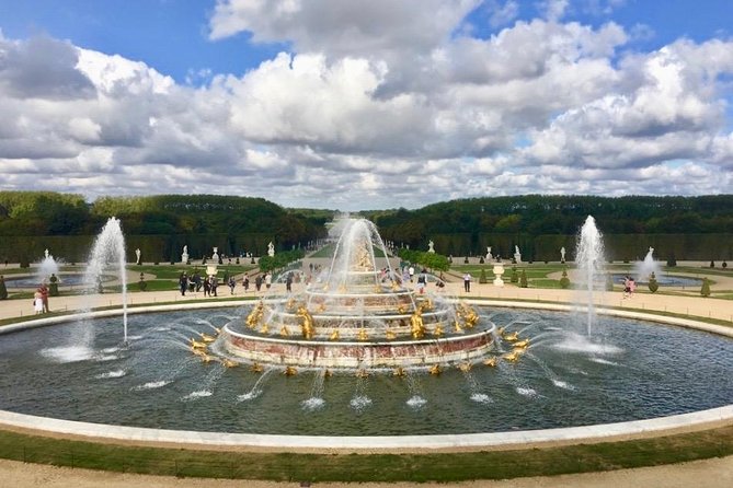 Versailles Palace and Giverny Private Guided Tour From Paris - Logistics