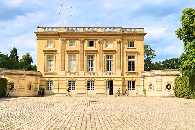 Versailles Palace Best of Estate Private Day Tour With Lunch & Queens Hamlet - Palace Exploration