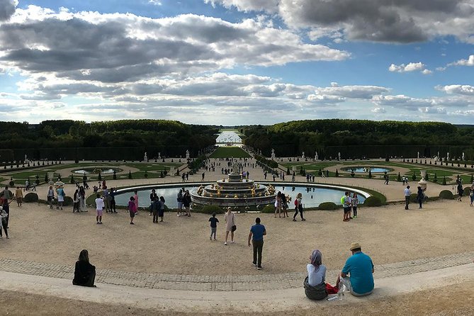 Versailles Private Guided Day Trip With Lunch & Marie-Antoinettes Hamlet Estate - Lunch Experience
