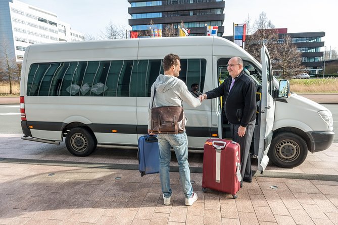 Vienna Airport Private ROUND-TRIP Transfer - Drop-off and Pickup