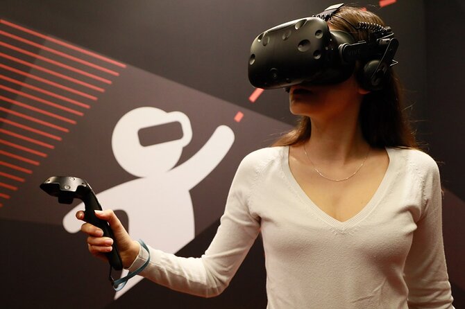 Virtual Room Paris - 1st Virtual Reality Team Experience - Explore Real-Time Customer Reviews
