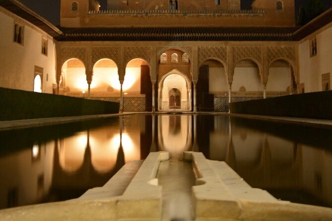Visit Alhambra at Night (10 People)