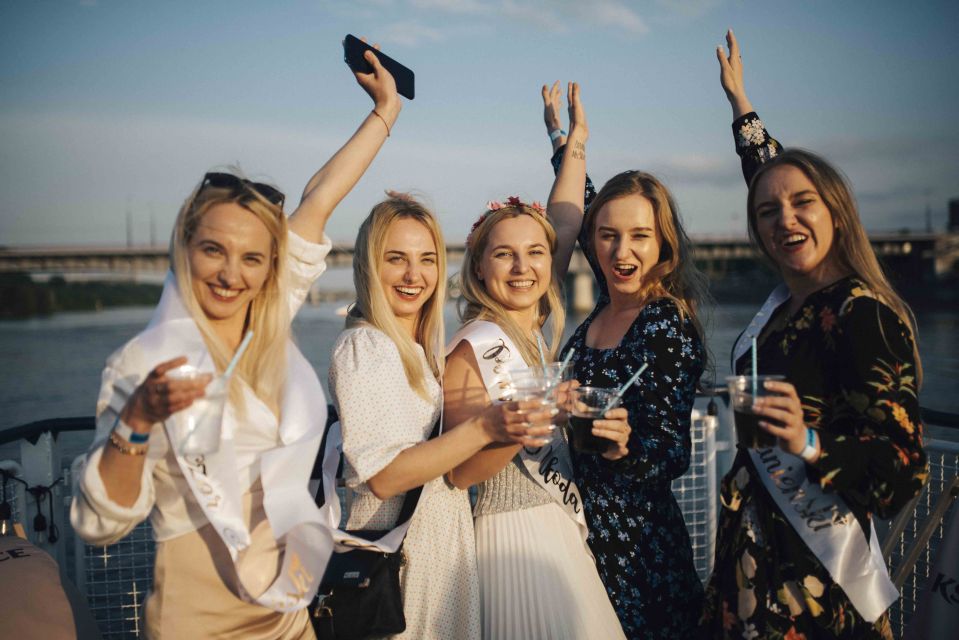 Warsaw: Boat Party With Unlimited Drinks &Vip Club Entrance - Experience Highlights
