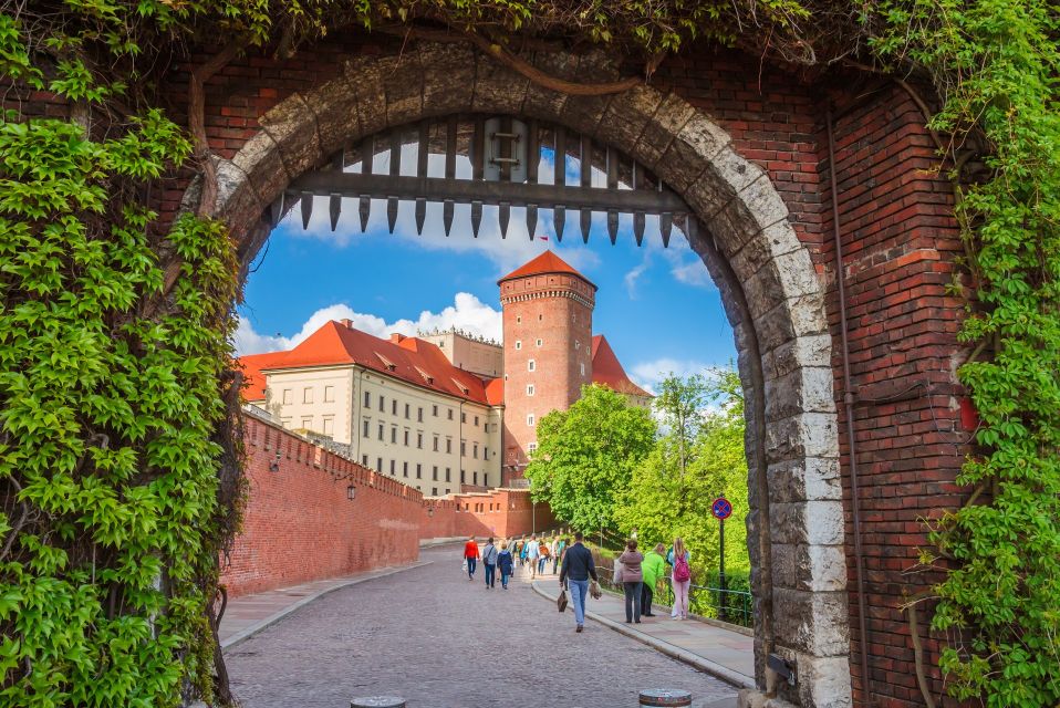 Wawel Castle & Cathedral Skip the Line Small Group Tour - Experience Highlights