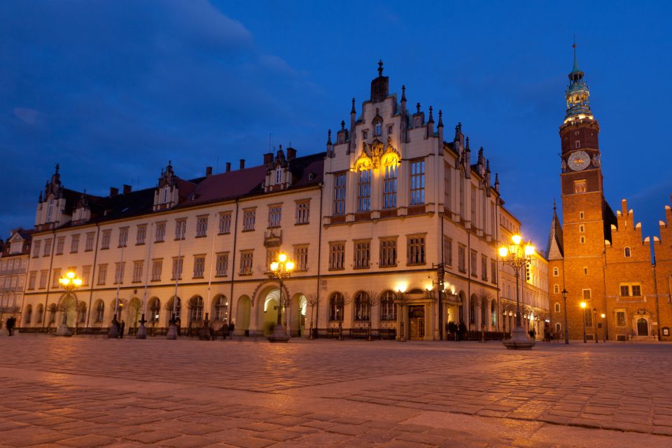 Wroclaw: First Discovery Walk and Reading Walking Tour - Multilingual Experience Offered